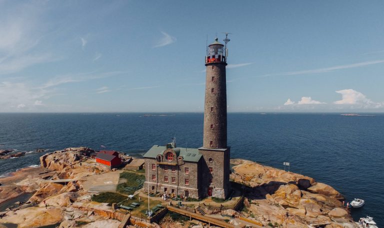 A drone photo of a lighthouse on the Finnish archipelago.