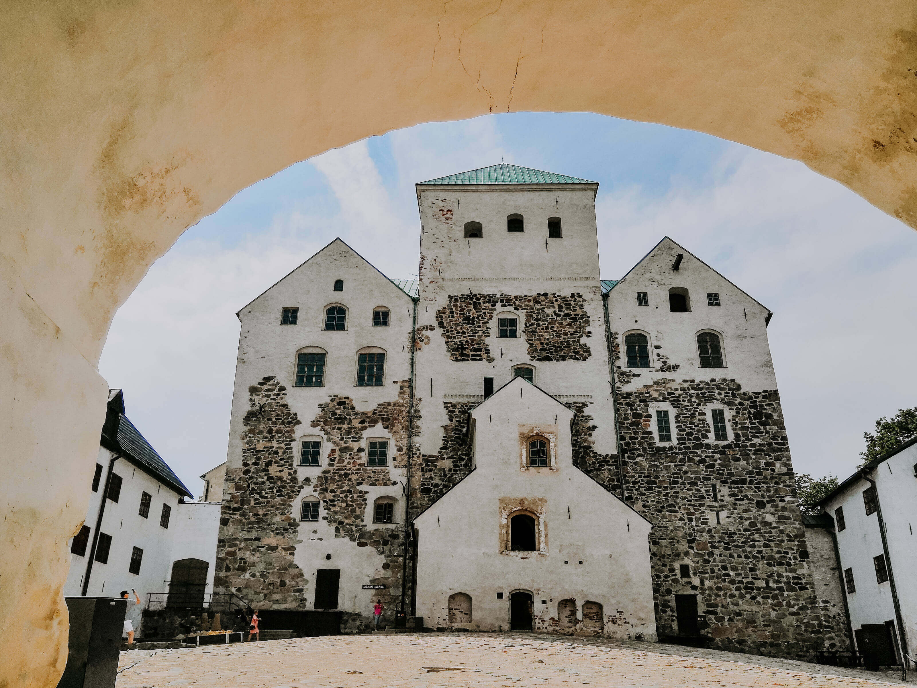 The Turku castle yard during the summer.