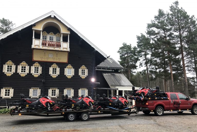 A caravan of snowmobiles parked in front of Wild Nordic’s new Bomba safarihouse.